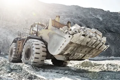 Teleskoplader oder Radlader, welche Maschine wofür nutzen?